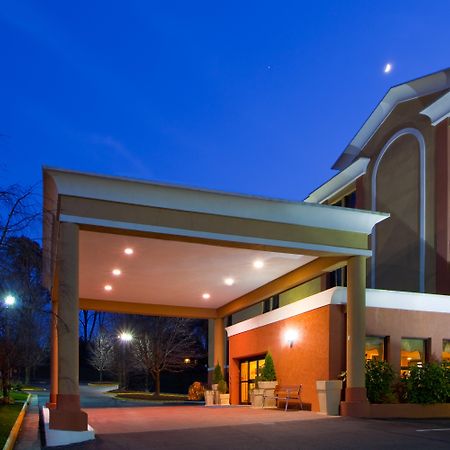 Holiday Inn Express Fairfax-Arlington Boulevard By Ihg Esterno foto