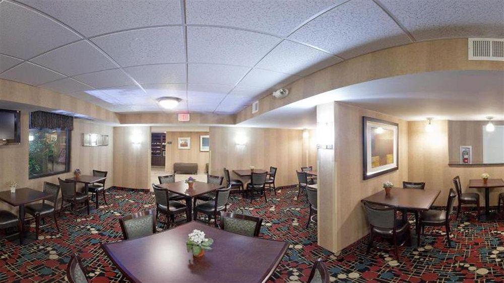 Holiday Inn Express Fairfax-Arlington Boulevard By Ihg Esterno foto