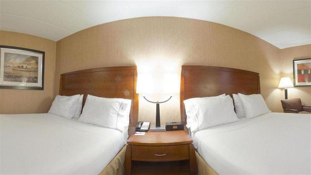 Holiday Inn Express Fairfax-Arlington Boulevard By Ihg Esterno foto