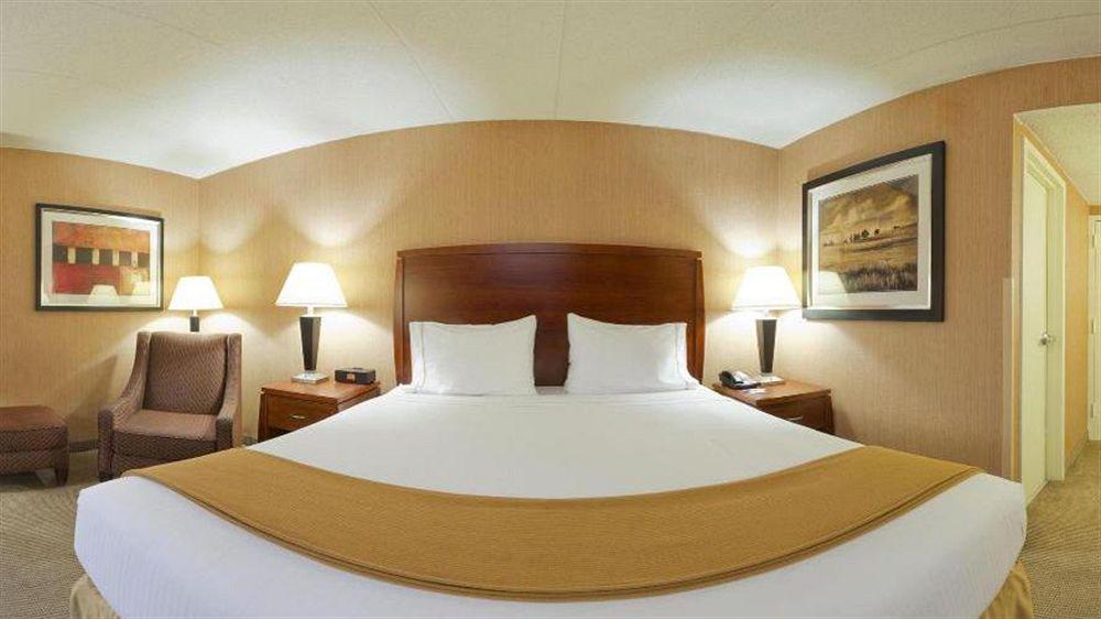 Holiday Inn Express Fairfax-Arlington Boulevard By Ihg Esterno foto