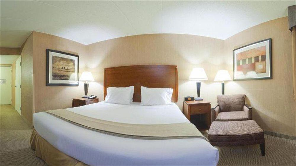 Holiday Inn Express Fairfax-Arlington Boulevard By Ihg Esterno foto