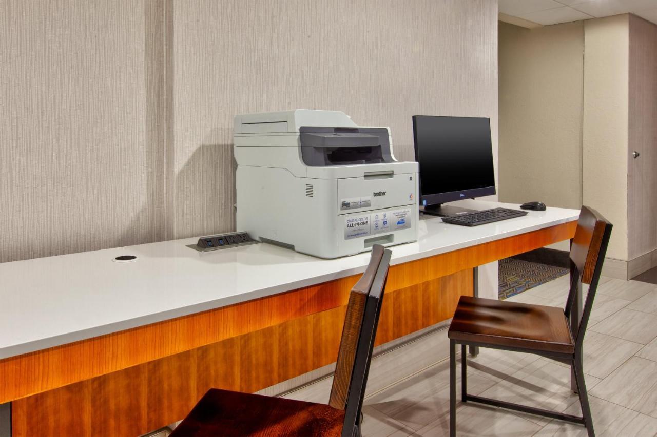 Holiday Inn Express Fairfax-Arlington Boulevard By Ihg Esterno foto