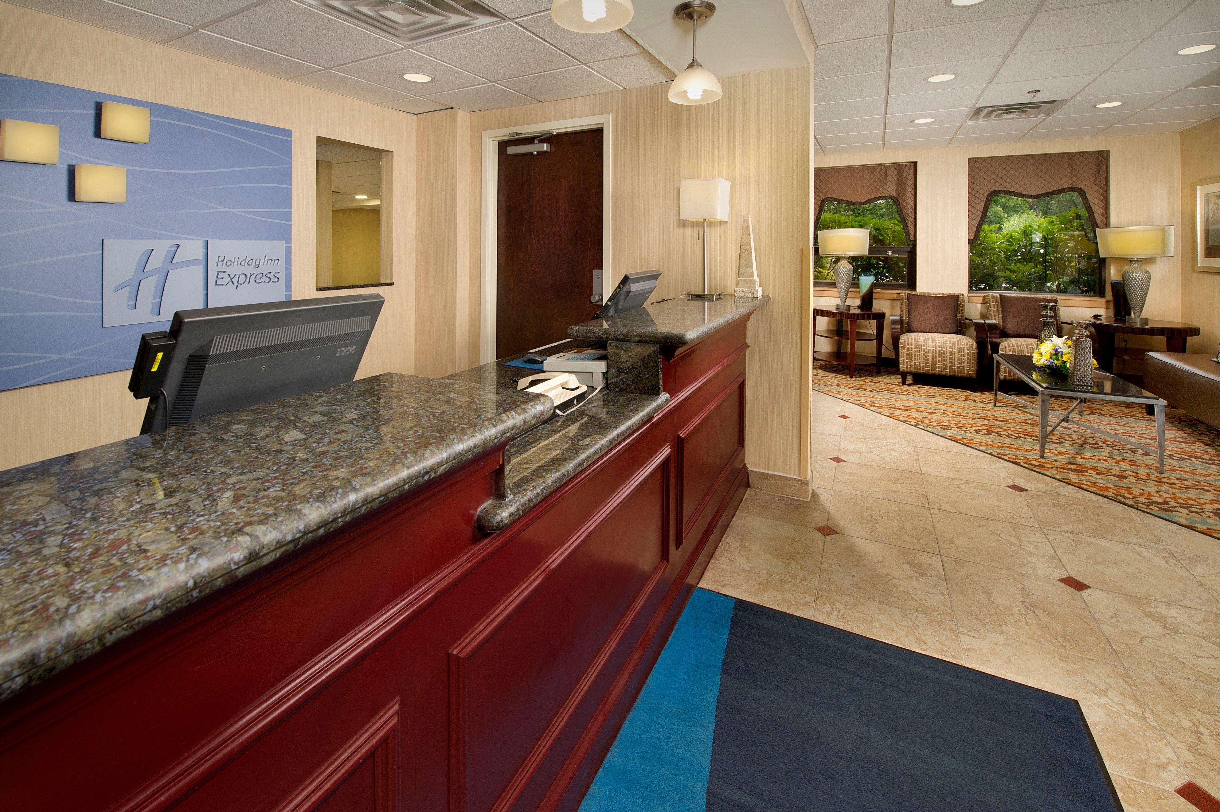 Holiday Inn Express Fairfax-Arlington Boulevard By Ihg Esterno foto