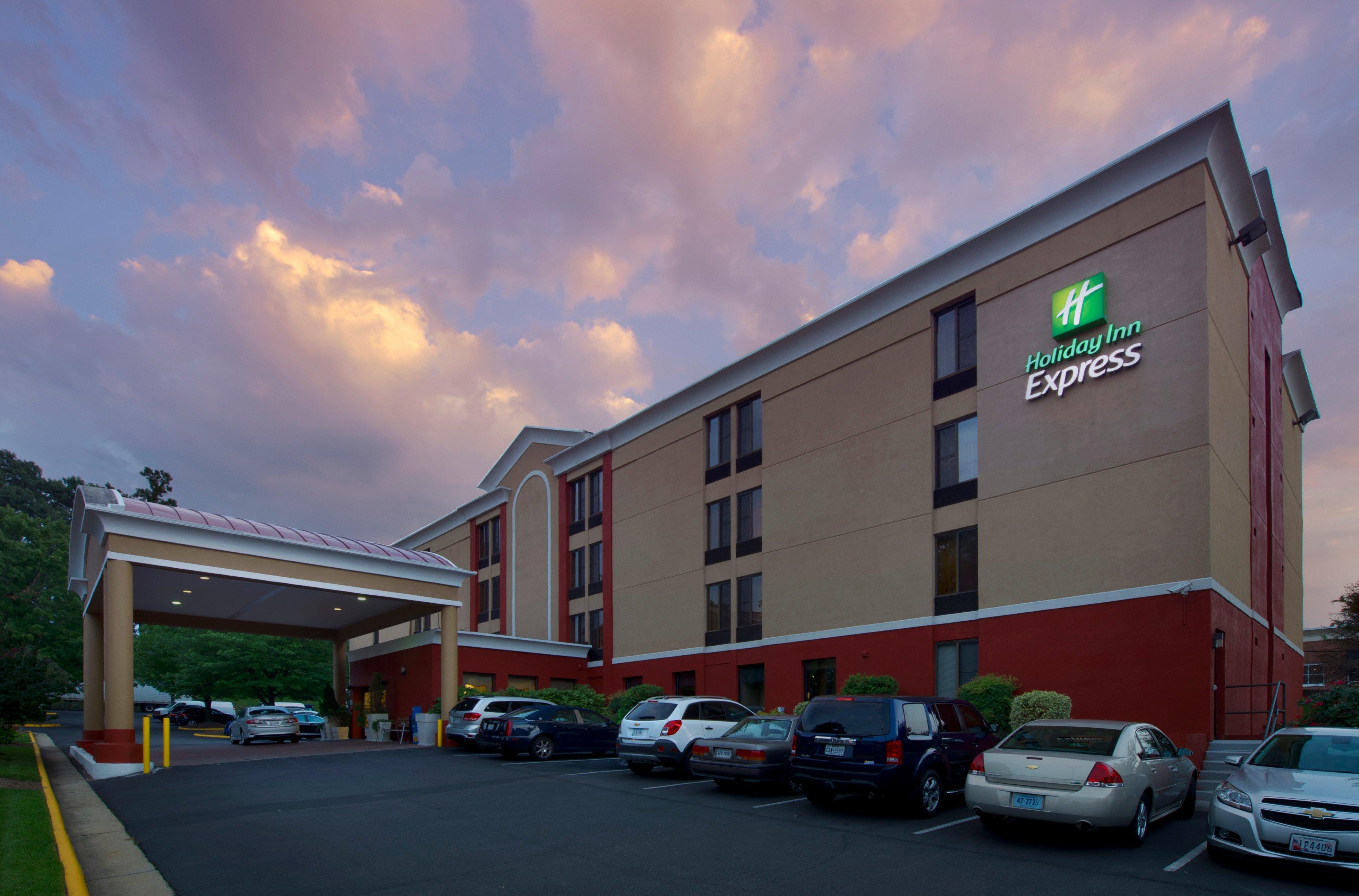 Holiday Inn Express Fairfax-Arlington Boulevard By Ihg Esterno foto